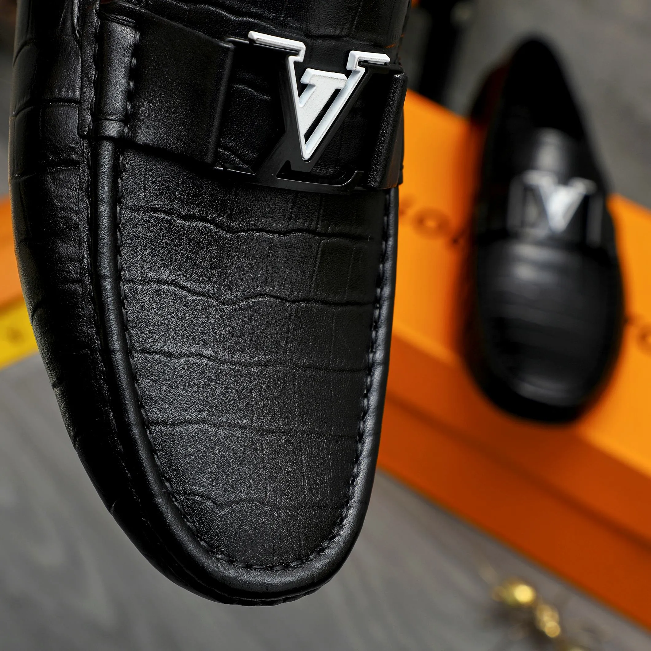 Men's shoes 💰p420 Product trademark: LV "Louis Vuitton" casual slip-on men's shoes Regular size: 38-44 Product material: Selected stone grain cowhide upper, sheepskin lining, original rubber outsole